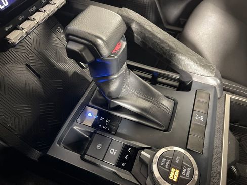 Certified 2025 Toyota Tacoma TRD Off-Road image 22