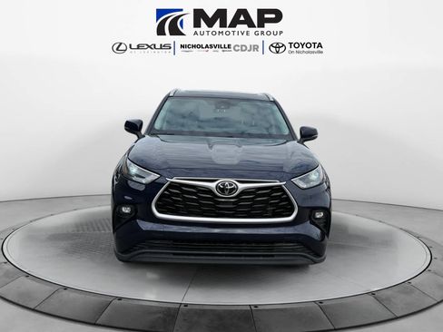 Used 2023 Toyota Highlander XLE image 8
