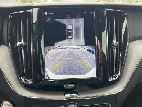 Certified 2025 Volvo XC60 B5 Plus AWD/4WD image 18
