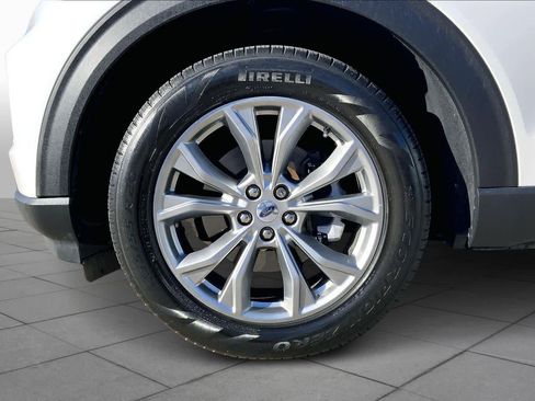 Used 2023 Ford Explorer XLT w/ Equipment Group 202A image 9