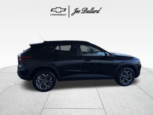Used 2025 Chevrolet Trax LT FWD image 6
