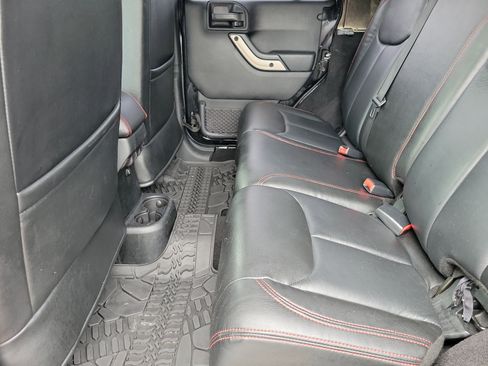 Used 2016 Jeep Wrangler Unlimited Sahara image 7