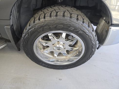 Used 2017 Nissan Titan SV image 11