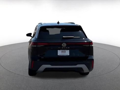 Used 2026 Volkswagen Tiguan SE FWD image 12
