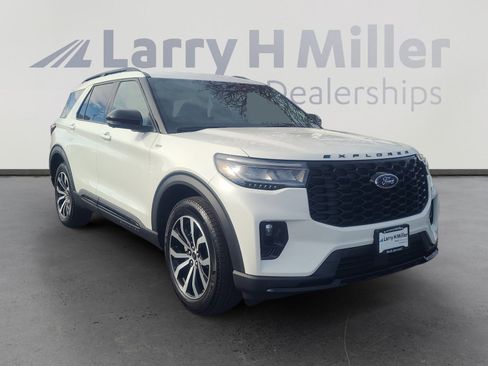 Certified 2025 Ford Explorer ST-Line image 7