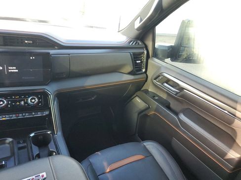 Used 2024 GMC Sierra 2500 AT4 w/ AT4 Premium Plus Package AWD/4WD image 15