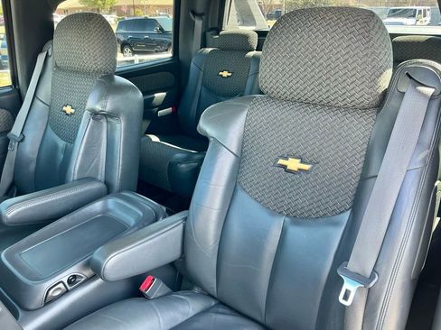 Used 2002 Chevrolet Avalanche Base w/ Off-Road Suspension Pkg image 40