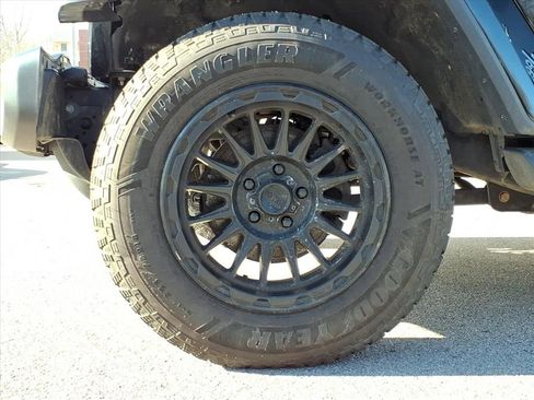 Used 2020 Jeep Wrangler Unlimited Sahara AWD/4WD image 10