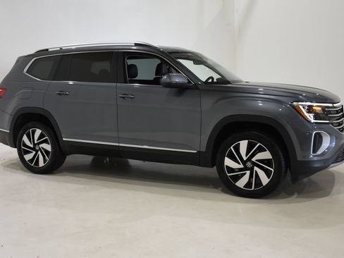 Used 2025 Volkswagen Atlas SEL AWD/4WD image 3