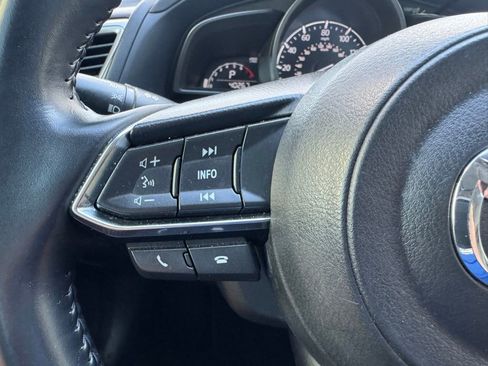Used 2018 MAZDA MAZDA3 Touring FWD image 18