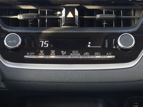 Used 2024 Toyota Corolla LE image 11