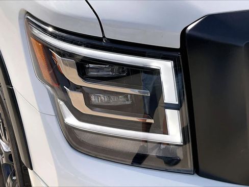 Used 2024 Nissan Titan PRO-4X w/ Pro-4x Convenience Package image 28
