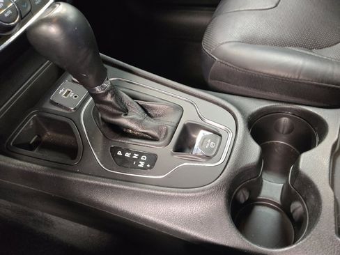 Used 2021 Jeep Cherokee Latitude Lux w/ Sun & Sound Group image 26