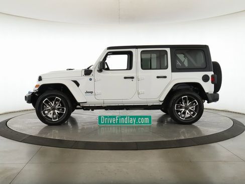 Used 2024 Jeep Wrangler Unlimited image 10