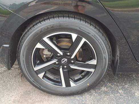 Used 2025 Nissan Sentra SV FWD image 9