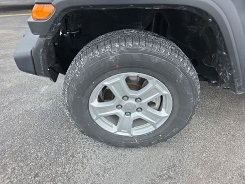 Used 2022 Jeep Wrangler Unlimited Sport image 11