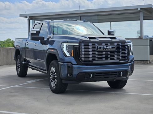 Used 2025 GMC Sierra 2500 Denali Ultimate w/ Max Trailering Package image 10