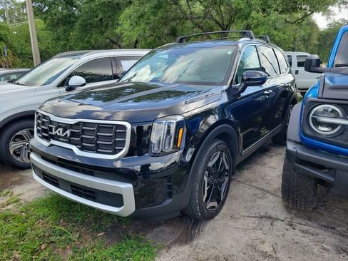 Used 2025 Kia Telluride S FWD image 4