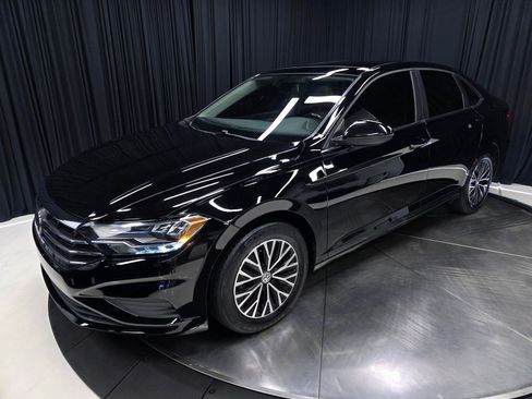 Used 2019 Volkswagen Jetta SE w/ Cold Weather Package FWD image 41
