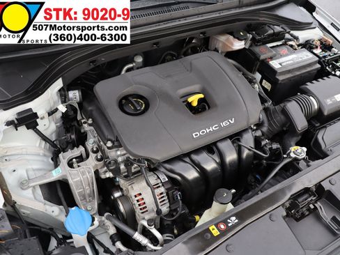 Used 2017 Hyundai Elantra SE image 21