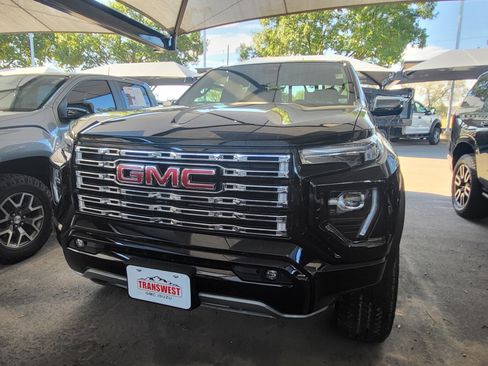 Used 2023 GMC Canyon Denali w/ Denali Black Edition AWD/4WD image 4