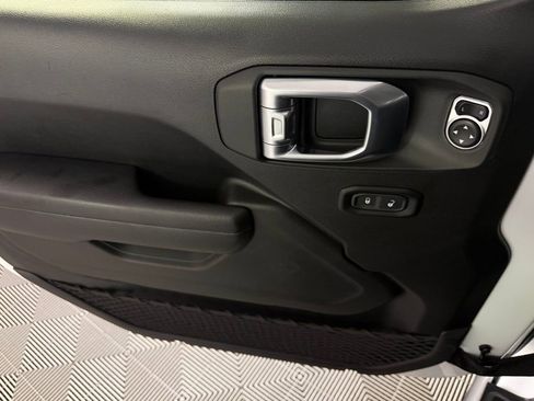 Used 2024 Jeep Wrangler Unlimited AWD/4WD image 27