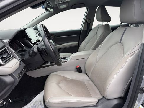 Used 2023 Toyota Camry XSE image 9