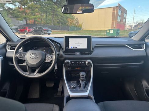 Used 2025 Toyota RAV4 LE image 31