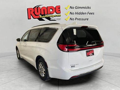 Used 2022 Chrysler Pacifica Touring image 5