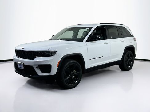 Used 2022 Jeep Grand Cherokee Altitude image 1