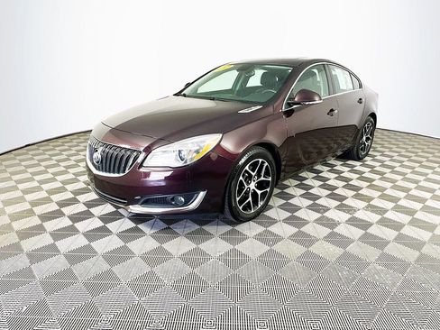 Used 2017 Buick Regal Sport Touring FWD image 5