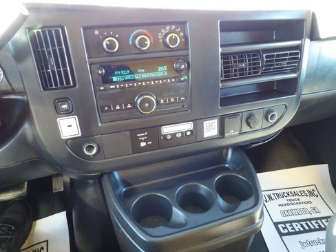 Used 2017 GMC Savana 3500 Extended image 22