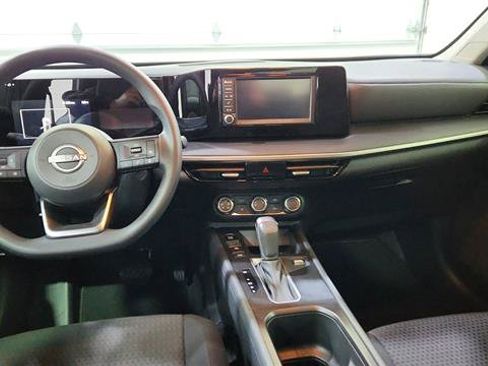 Used 2025 Nissan Kicks S AWD/4WD image 18