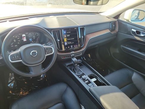 Used 2021 Volvo XC60 T5 Momentum w/ Advanced Package image 23