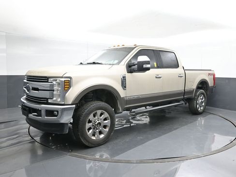 Used 2018 Ford F250 Lariat w/ Chrome Package image 2