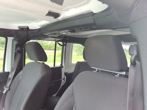 Used 2017 Jeep Wrangler Unlimited Sport AWD/4WD image 24