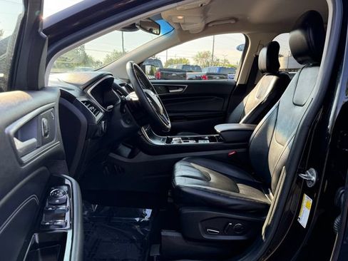 Used 2019 Ford Edge Titanium AWD/4WD image 16