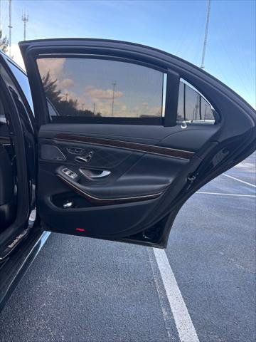 Used 2018 Mercedes-Benz S 560 Sedan w/ AMG Line Exterior image 28