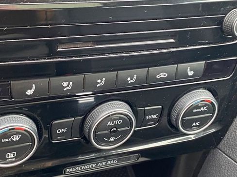 Used 2022 Volkswagen Passat 2.0T image 10