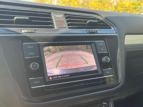 Used 2022 Volkswagen Tiguan S image 38