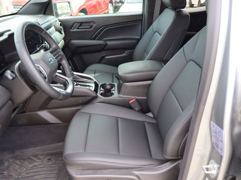 Used 2025 Chevrolet Colorado Trail Boss image 19