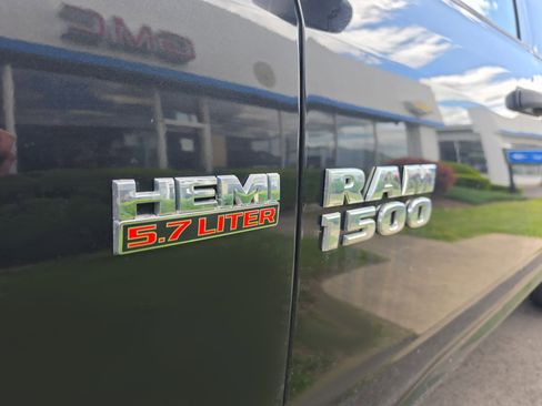 Used 2018 RAM 1500 Express AWD/4WD image 10