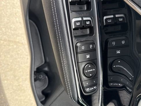Used 2022 Kia Niro EX FWD image 17