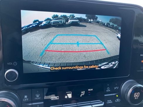 Used 2023 Toyota Highlander XSE FWD image 10