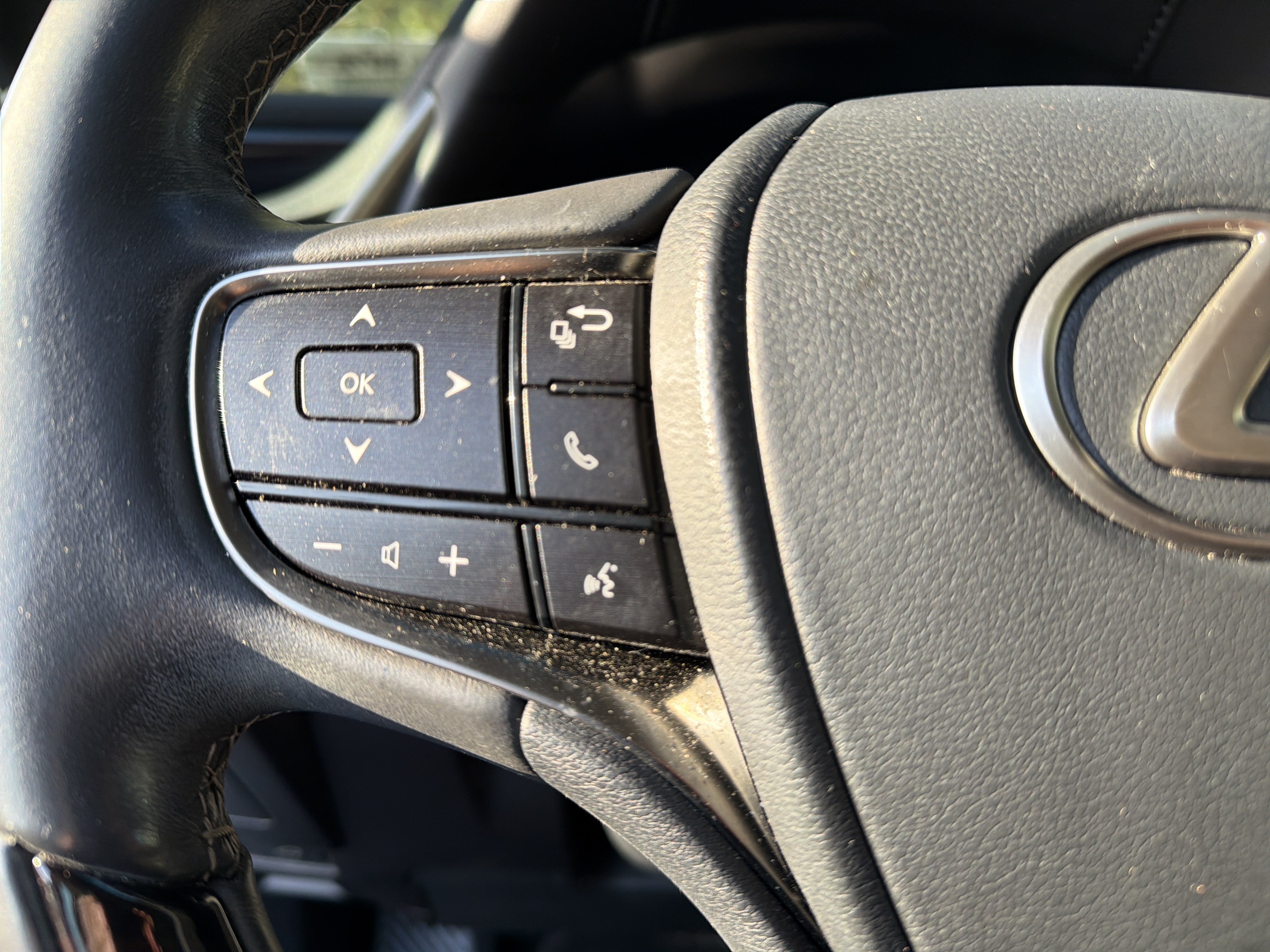 Certified 2020 Lexus ES 300h w/ Premium Package FWD image 18