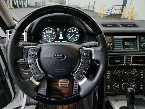 Used 2011 Land Rover Range Rover Supercharged image 10