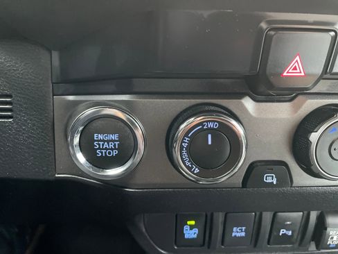 Certified 2022 Toyota Tacoma TRD Off-Road w/ Technology Package image 19