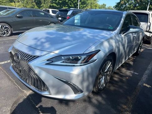 Used 2019 Lexus ES 350 Ultra Luxury w/ Accessory Package 2 FWD image 5