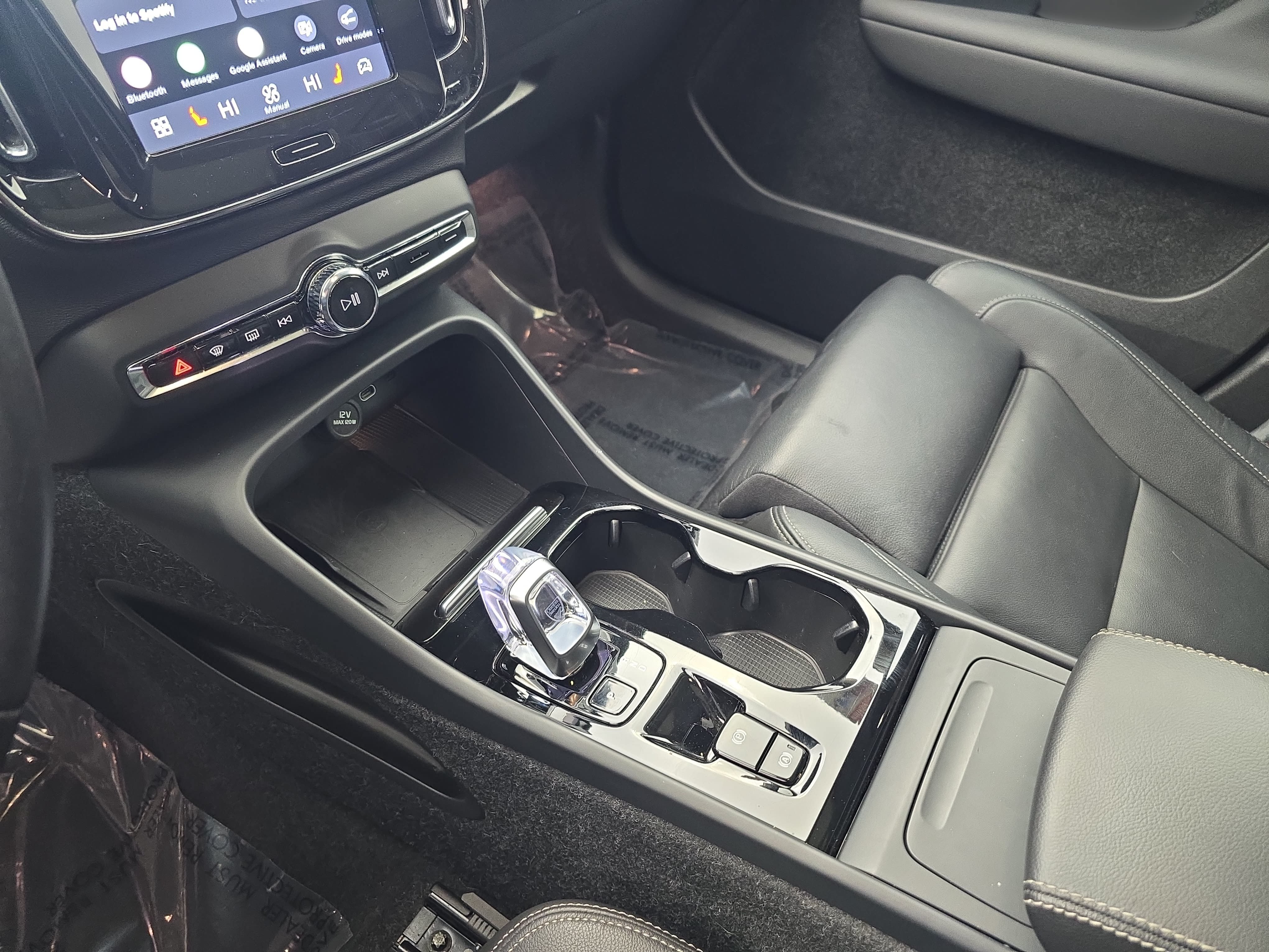 Used 2025 Volvo XC40 B5 Plus AWD/4WD image 25