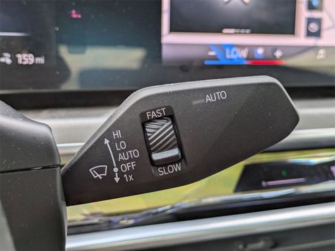 Used 2023 BMW i7 xDrive60 image 25